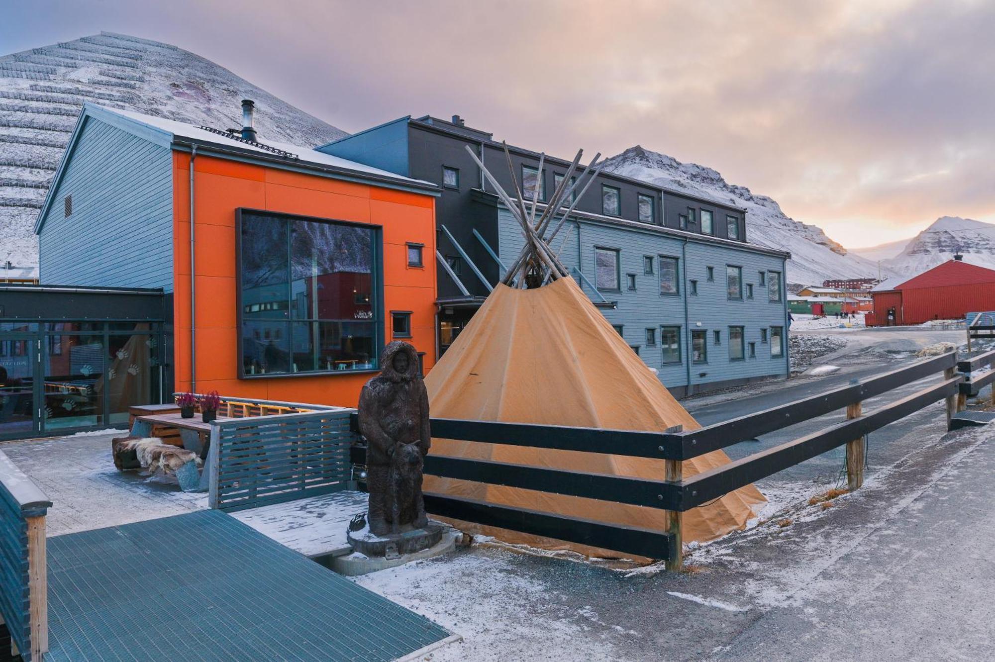 Hotell Svalbard | Polfareren 4*
