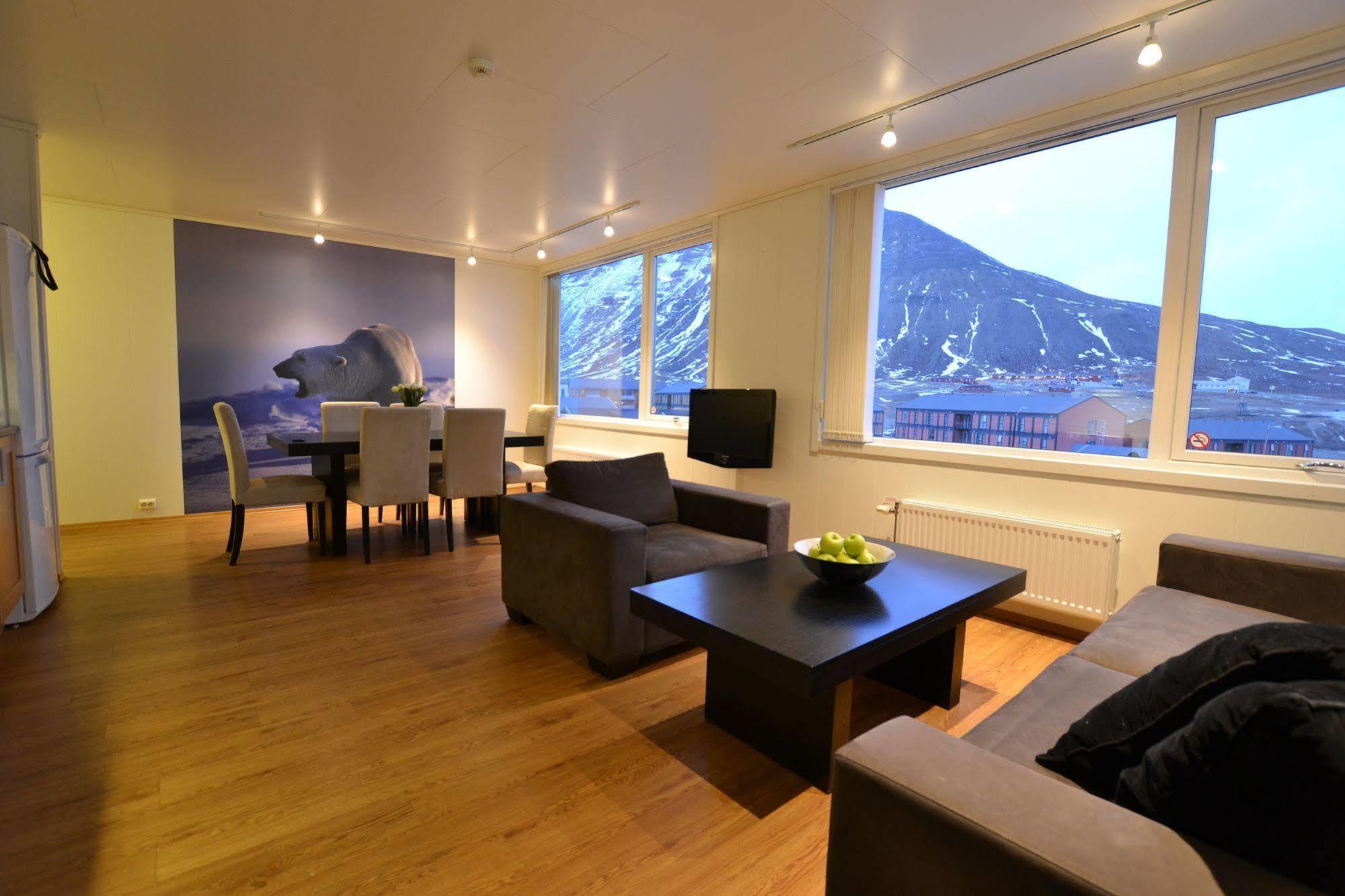 Svalbard | Polfareren Longyearbyen